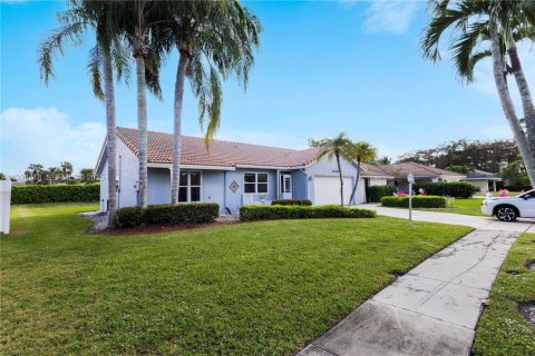House in Boca Raton, Florida 3 bedrooms, 137.4 sq.m. № 1994009 - photo 2