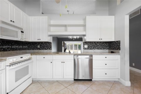 House in Boca Raton, Florida 3 bedrooms, 137.4 sq.m. № 1994009 - photo 3