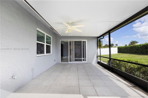 House in Boca Raton, Florida 3 bedrooms, 137.4 sq.m. № 1994009 - photo 25