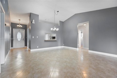 House in Boca Raton, Florida 3 bedrooms, 137.4 sq.m. № 1994009 - photo 10