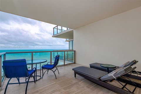 Condo in Bal Harbour, Florida, 2 bedrooms № 2059705 - photo 4