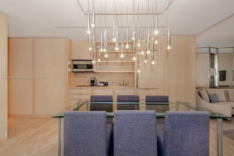 Condo in Bal Harbour, Florida, 2 bedrooms № 2059705 - photo 13