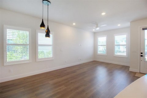 Adosado en alquiler en Sarasota, Florida, 3 dormitorios, 163.88 m2 № 1916870 - foto 9