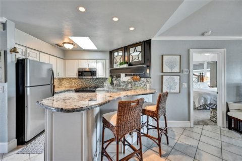 Condo in Boca Grande, Florida, 2 bedrooms  № 2166272 - photo 16
