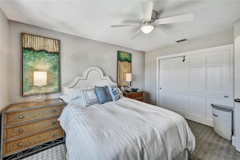 Condo in Boca Grande, Florida, 2 bedrooms  № 2166272 - photo 12