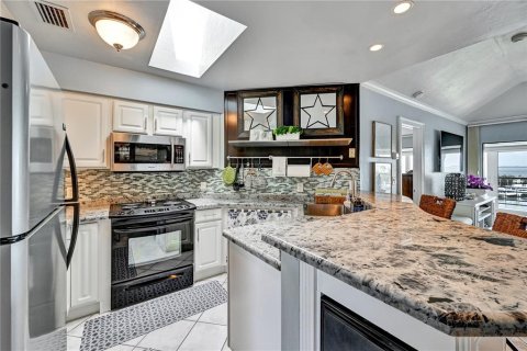 Condo in Boca Grande, Florida, 2 bedrooms  № 2166272 - photo 14