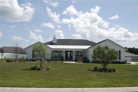 House in Ocala, Florida 3 bedrooms, 202.9 sq.m. № 1907082 - photo 1