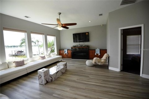 House in Winter Haven, Florida 3 bedrooms, 210.52 sq.m. № 2093504 - photo 11