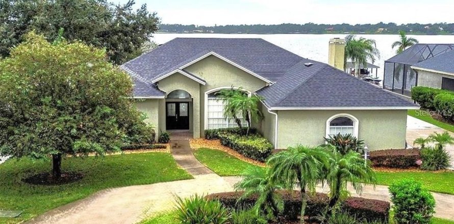 House in Winter Haven, Florida 3 bedrooms, 210.52 sq.m. № 2093504