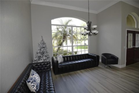 House in Winter Haven, Florida 3 bedrooms, 210.52 sq.m. № 2093504 - photo 14