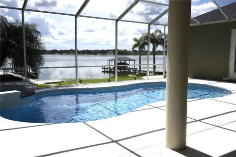House in Winter Haven, Florida 3 bedrooms, 210.52 sq.m. № 2093504 - photo 17