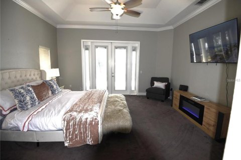 House in Winter Haven, Florida 3 bedrooms, 210.52 sq.m. № 2093504 - photo 3