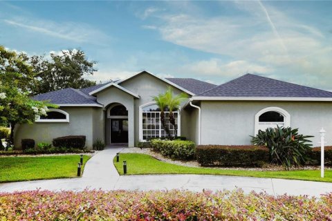 House in Winter Haven, Florida 3 bedrooms, 210.52 sq.m. № 2093504 - photo 2