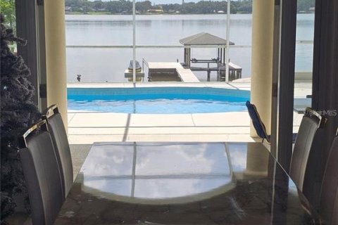 House in Winter Haven, Florida 3 bedrooms, 210.52 sq.m. № 2093504 - photo 9