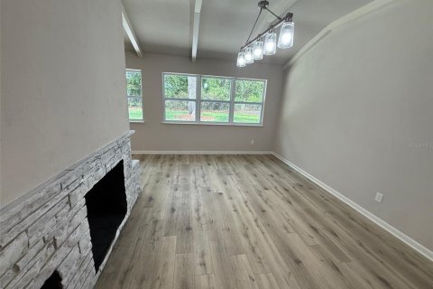 House in Gainesville, Florida 5 bedrooms, 212 sq.m. № 2096236 - photo 8