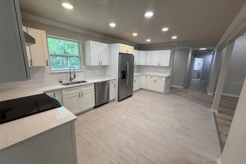 House in Gainesville, Florida 5 bedrooms, 212 sq.m. № 2096236 - photo 9