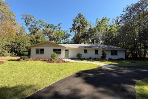 House in Gainesville, Florida 5 bedrooms, 212 sq.m. № 2096236 - photo 3