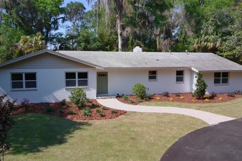 House in Gainesville, Florida 5 bedrooms, 212 sq.m. № 2096236