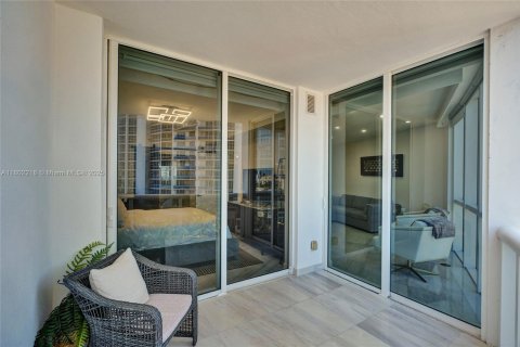 Condo in Sunny Isles Beach, Florida, 1 bedroom  № 1727458 - photo 17