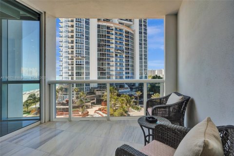 Condo in Sunny Isles Beach, Florida, 1 bedroom  № 1727458 - photo 15