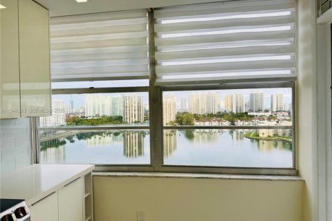 Condo in Aventura, Florida, 2 bedrooms  № 2003579 - photo 5