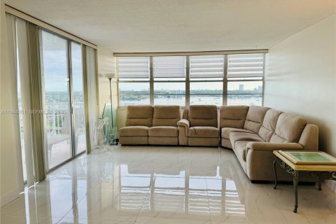 Condo in Aventura, Florida, 2 bedrooms  № 2003579 - photo 16