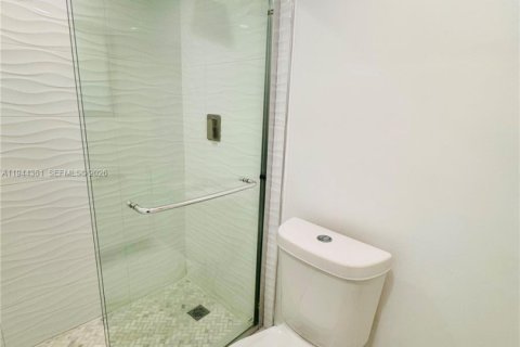 Condo in Aventura, Florida, 2 bedrooms  № 2003579 - photo 25