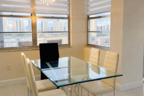 Condo in Aventura, Florida, 2 bedrooms  № 2003579 - photo 15