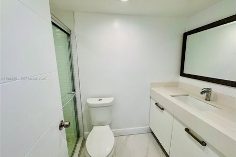 Condo in Aventura, Florida, 2 bedrooms  № 2003579 - photo 26