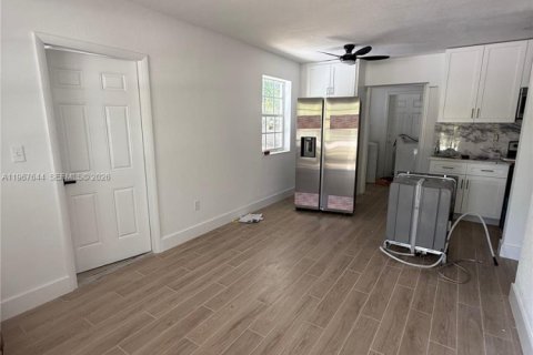 Casa en venta en Pompano Beach, Florida, 1 dormitorio, 57.6 m2 № 2081424 - foto 3