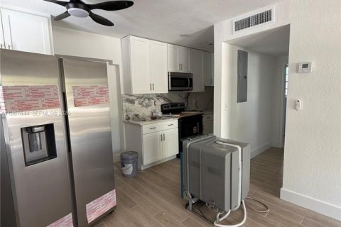 Casa en venta en Pompano Beach, Florida, 1 dormitorio, 57.6 m2 № 2081424 - foto 6