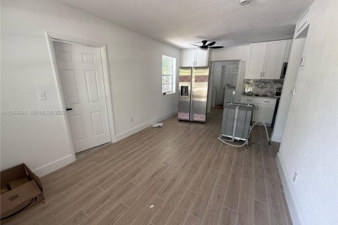 Casa en venta en Pompano Beach, Florida, 1 dormitorio, 57.6 m2 № 2081424 - foto 11