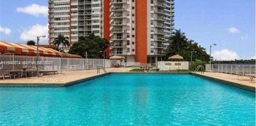 Кондоминиум с 1 спальней в Майами, Флорида № 1997342