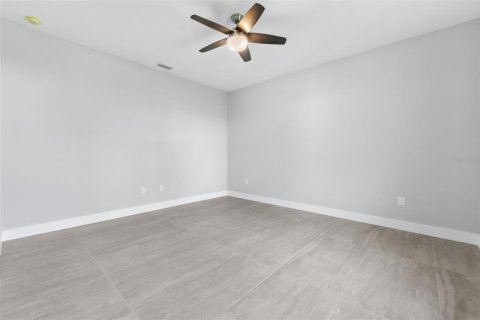 House in Cape Coral, Florida 4 bedrooms, 243.31 sq.m. № 1578246 - photo 18