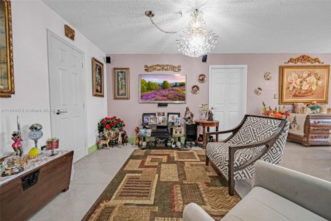 Condo in Miami, Florida, 2 bedrooms  № 1891152 - photo 11