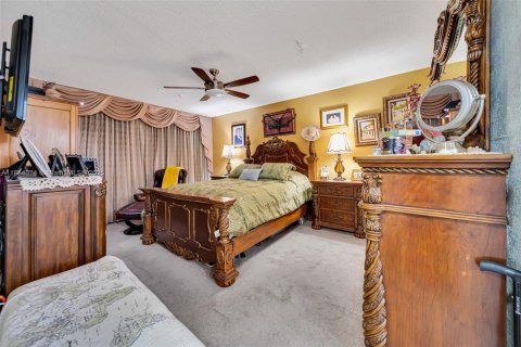 Condo in Miami, Florida, 2 bedrooms  № 1891152 - photo 26
