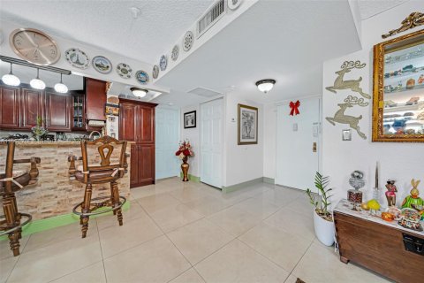 Condo in Miami, Florida, 2 bedrooms  № 1891152 - photo 5