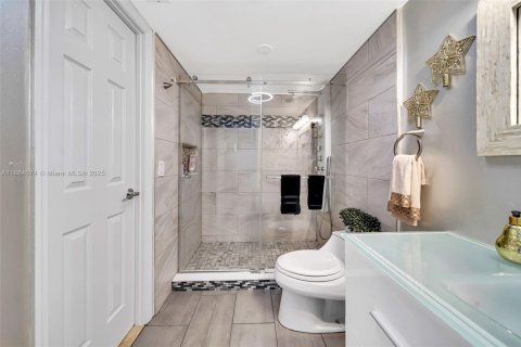 Condo in Miami, Florida, 2 bedrooms  № 1891152 - photo 13