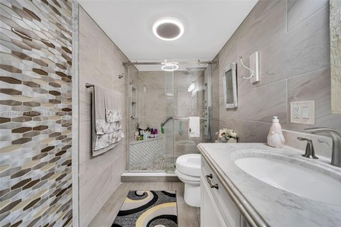 Condo in Miami, Florida, 2 bedrooms  № 1891152 - photo 19