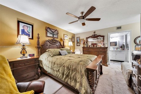 Condo in Miami, Florida, 2 bedrooms  № 1891152 - photo 23