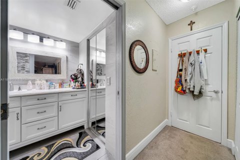 Condo in Miami, Florida, 2 bedrooms  № 1891152 - photo 22
