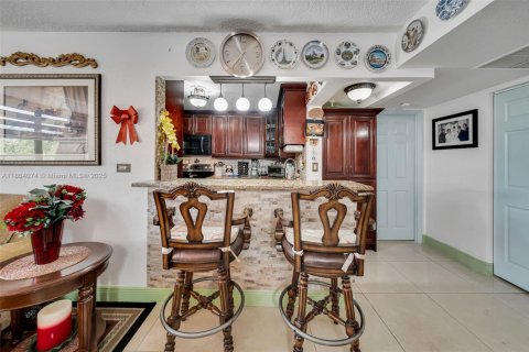 Condo in Miami, Florida, 2 bedrooms  № 1891152 - photo 4