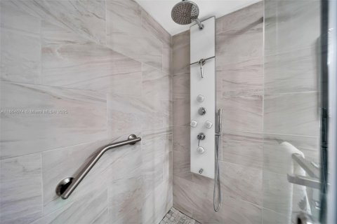 Condo in Miami, Florida, 2 bedrooms  № 1891152 - photo 21