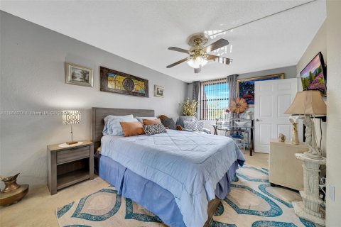 Condo in Miami, Florida, 2 bedrooms  № 1891152 - photo 16