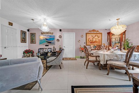 Condo in Miami, Florida, 2 bedrooms  № 1891152 - photo 8