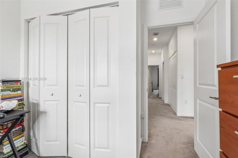 Townhouse in Homestead, Florida 4 bedrooms, 179.86 sq.m. № 2084070 - photo 15