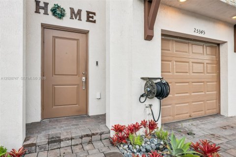 Townhouse in Homestead, Florida 4 bedrooms, 179.86 sq.m. № 2084070 - photo 3
