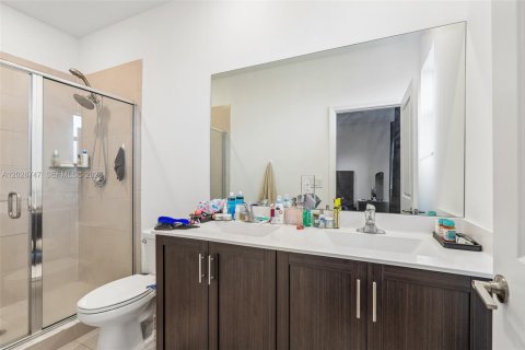 Townhouse in Homestead, Florida 4 bedrooms, 179.86 sq.m. № 2084070 - photo 24
