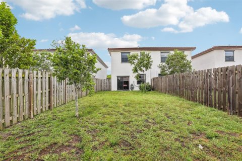 Townhouse in Homestead, Florida 4 bedrooms, 179.86 sq.m. № 2084070 - photo 29