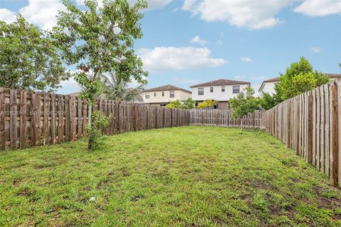 Townhouse in Homestead, Florida 4 bedrooms, 179.86 sq.m. № 2084070 - photo 28